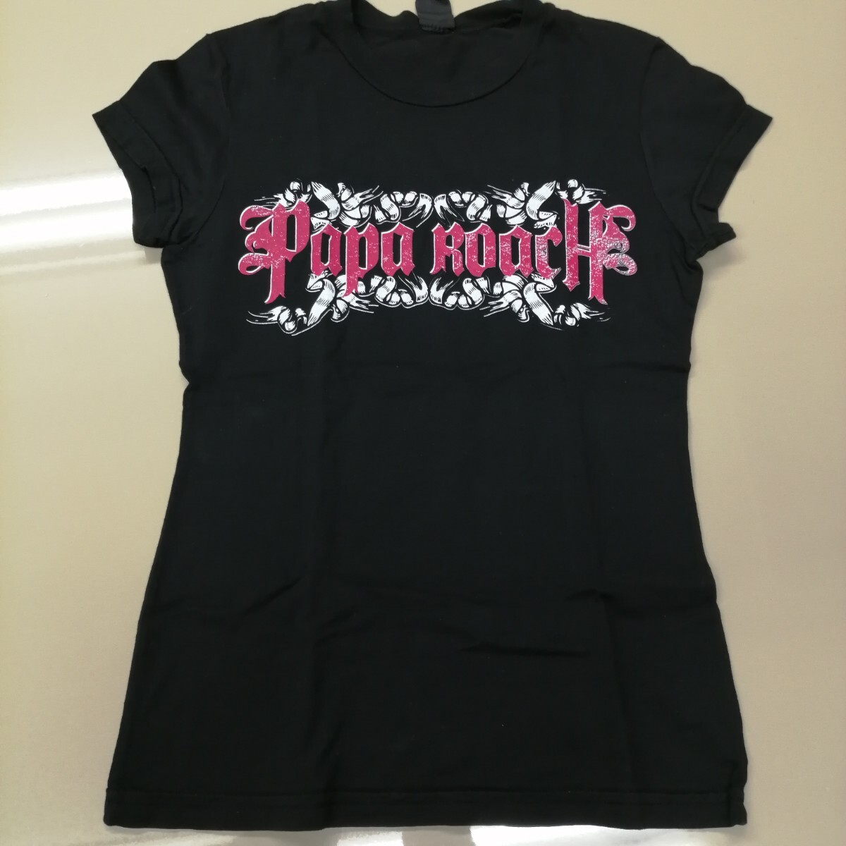 E04 バンドTシャツ パパローチ PAPA ROACH ロゴT レディースサイズ拍卖