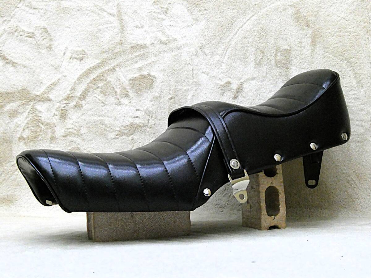 GN125 黒皮 ボタン タイプ2 タックロールシート/レザーGN125ブラックGN125Hちょび三FI 三段シート ローダウンシート タックロール拍卖