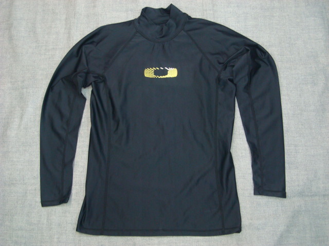 新品OAKLEYメンズLS PRESSURE 3.8黒(M) 拍卖