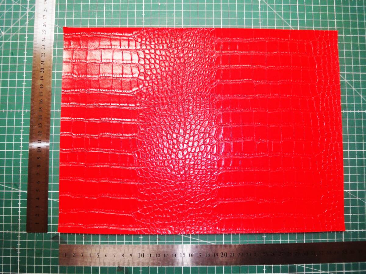 新品 合成皮革 合皮 はぎれ クロコダイル A レッド 34㎝×25㎝ 合皮生地 フェイクレザー 手芸用 生地 ハンドメイド DIY カスタム ハギレ拍卖