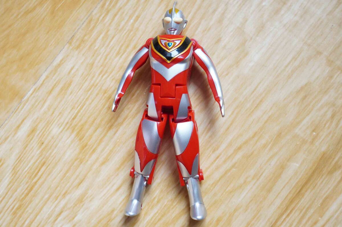 ウルトラエッグ ウルトラマンガイア ライブサイン付き / DXギンガスパーク対応 DXビクトリーランサー対応 DXエッグスキャナー対応 BANDAI拍卖