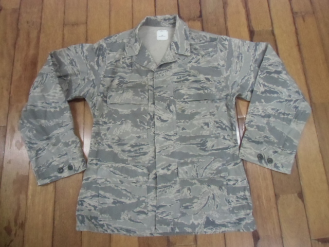 e-85 ミリタリー サバゲー 米軍放出品 AIR FORCE 迷彩服 作業服 ジャケット シャツ アメカジ カモフラ コンバット コスプレ 40R Lサイズ拍卖