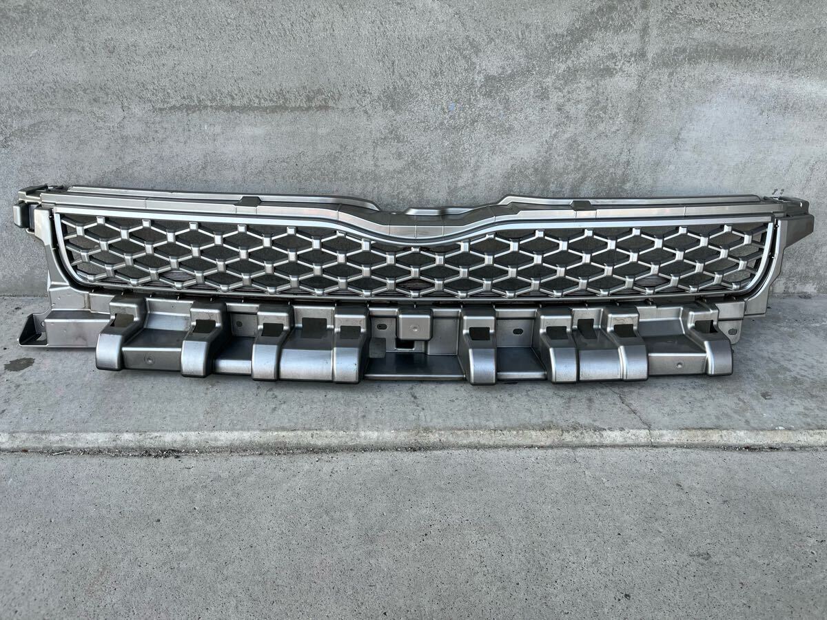 026【トヨタ:ヴォクシー】70ヴォクシー フロントグリル 一部割れ有り ※佐川急便着払い発送拍卖