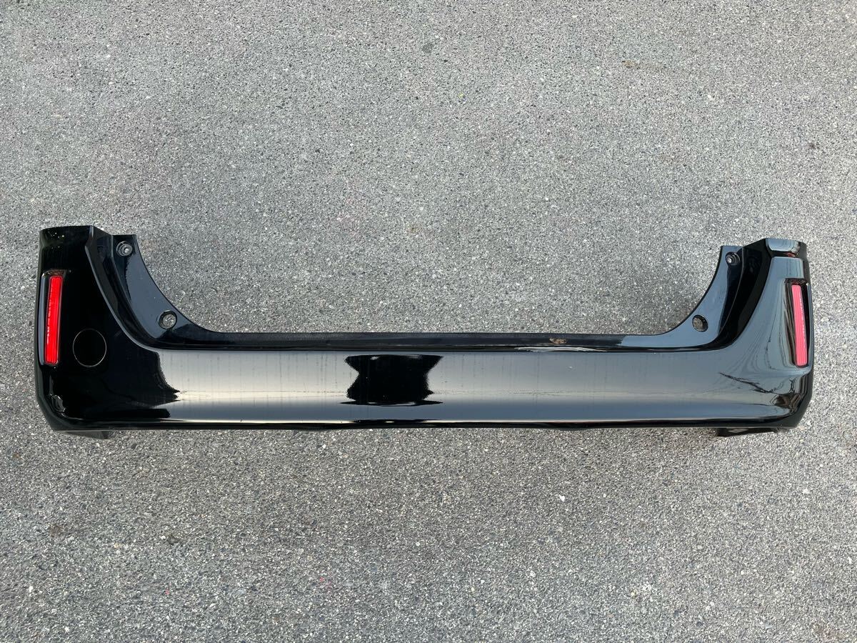 039【ノア、ヴォクシー、エスクァイア】リアバンパー 一部塗装剥がれ有り ※西濃運輸送料着払い ※営業所留め拍卖