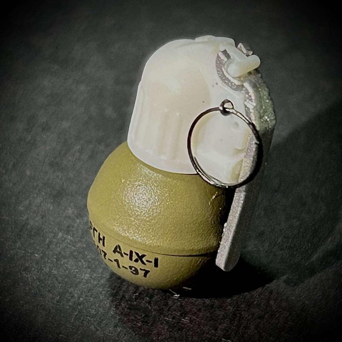 【値上げ予定】DAMTOYS製 模型 1/6 スケール 男性 女性 フィギュア用 装備 部品 小物 RGN グレネード 1個 (未使用拍卖