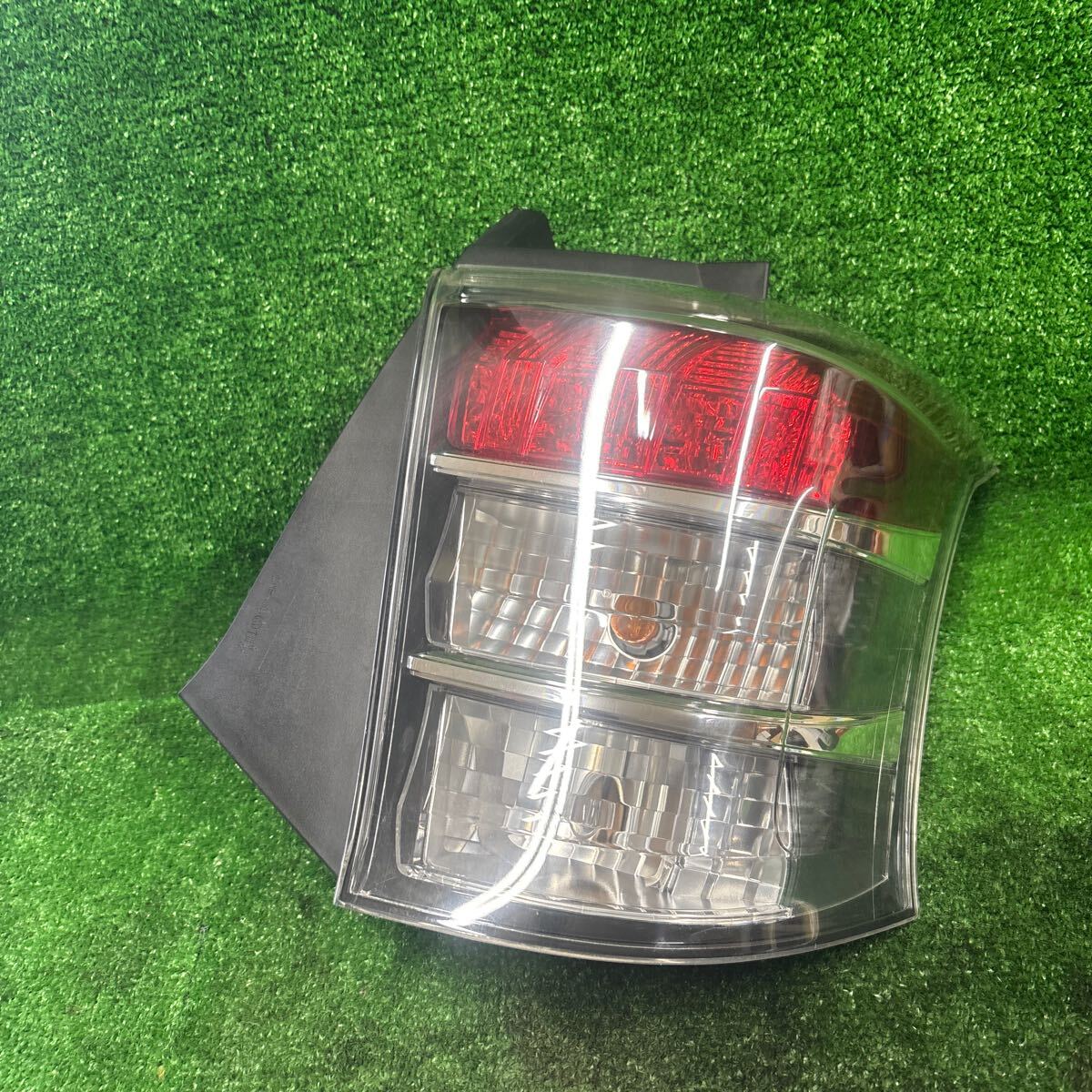 KGJ10 IQ 右テールランプ 30-5拍卖