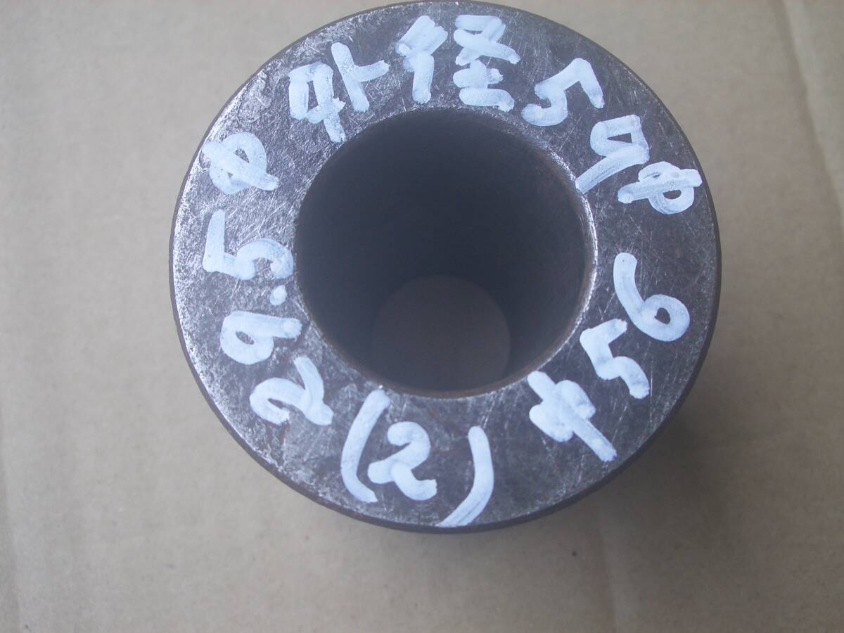 テーパー軸プーリー その2 軸径28ミリ、外径59ミリ、ベルトサイズ不明、溝がたくさんあります。 拍卖