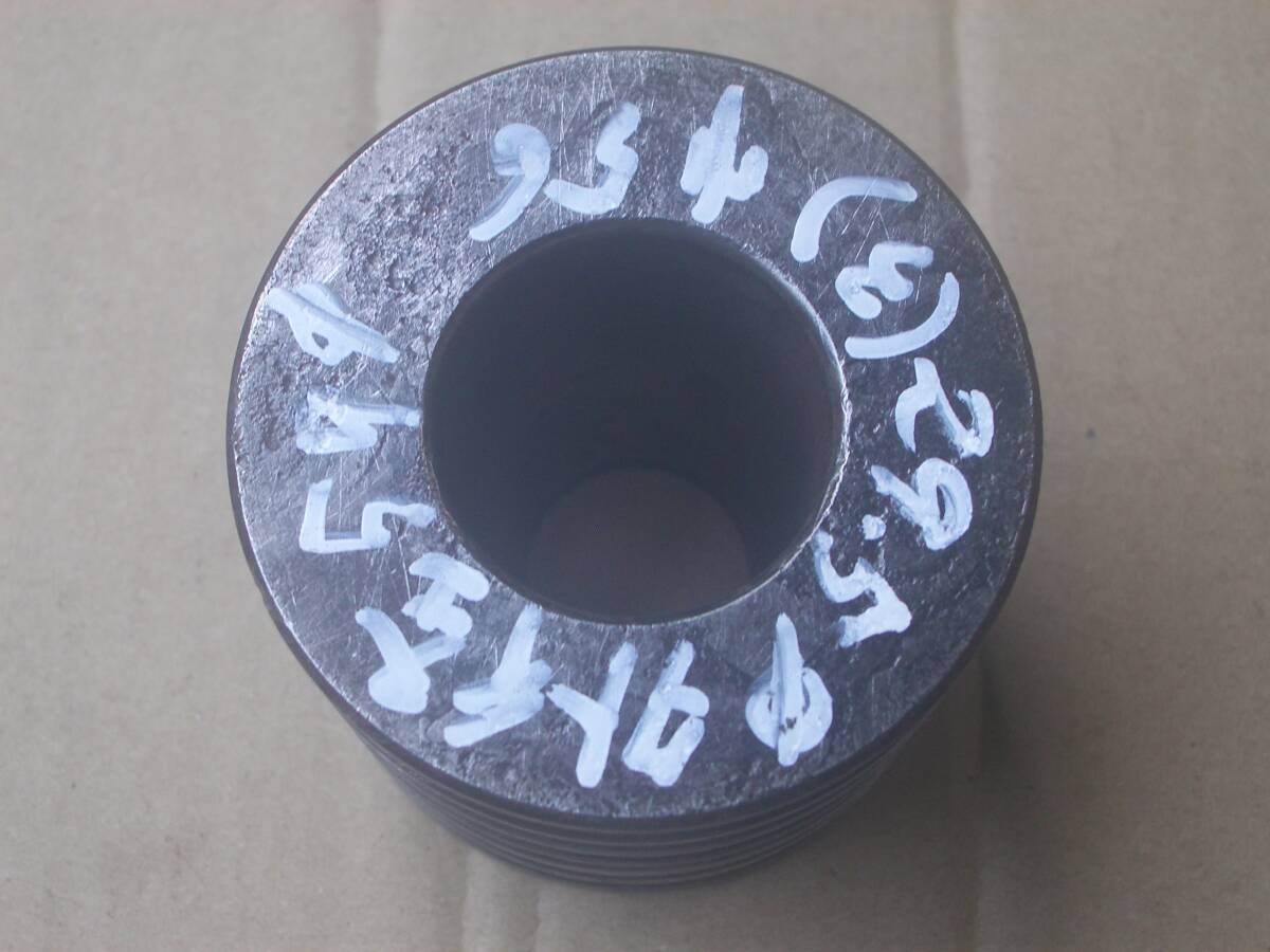 テーパー軸プーリー その3 軸径28ミリ、外径59ミリ、ベルトサイズ不明、溝がたくさんあります。 拍卖