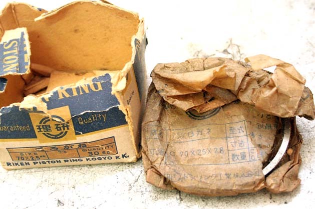 くろがね新品ピストン φ70mm×2.5mm メグロキャブトン陸王ホープスターダイハツミゼットくろがねベビーマツダオリエントジャイアント拍卖