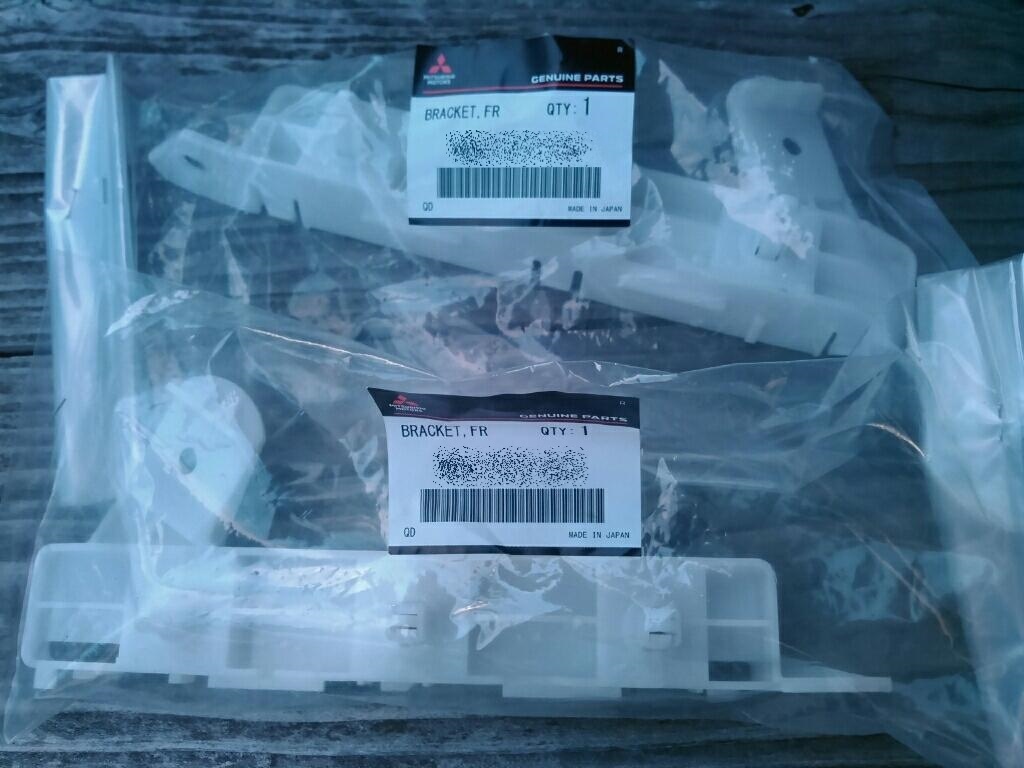 ●新品 未使用●三菱純正 コルトラリーアートバージョンR フロントバンパブランケット 左右セット フロントバンパ固定用拍卖