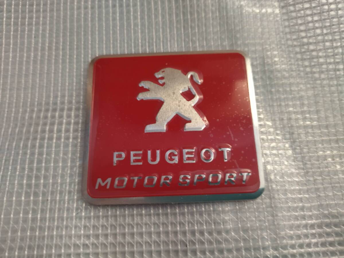 【ゆうパケット送料込】PEUGEOT(プジョー)エンブレムプレート レッド 縦5.5cm×横6㎝ 拍卖