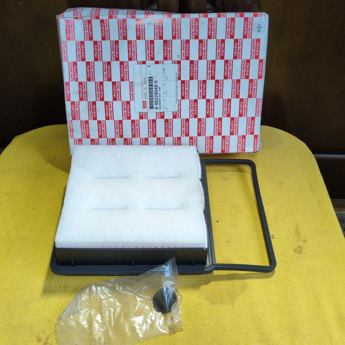 いすゞ、エルフ。エアーエレメント、エアークリーナー。8−98229048ー0,未使用保管品。拍卖