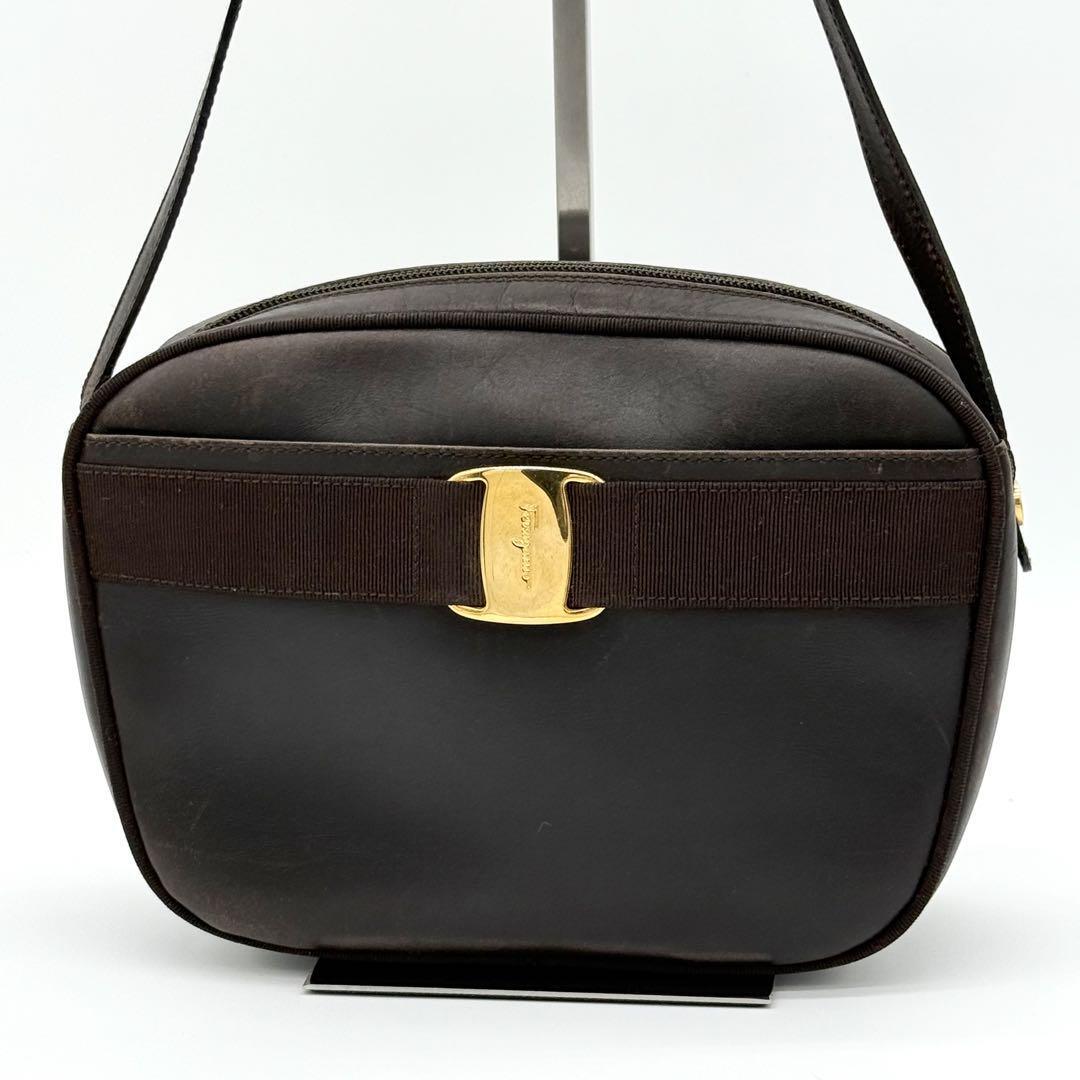 【良品】Ferragamo フェラガモ ヴァラ カメラバッグ サコッシュ ショルダーバッグ 斜めがけ クロスボディ ヴィンテージ ブラウン DH220420C拍卖
