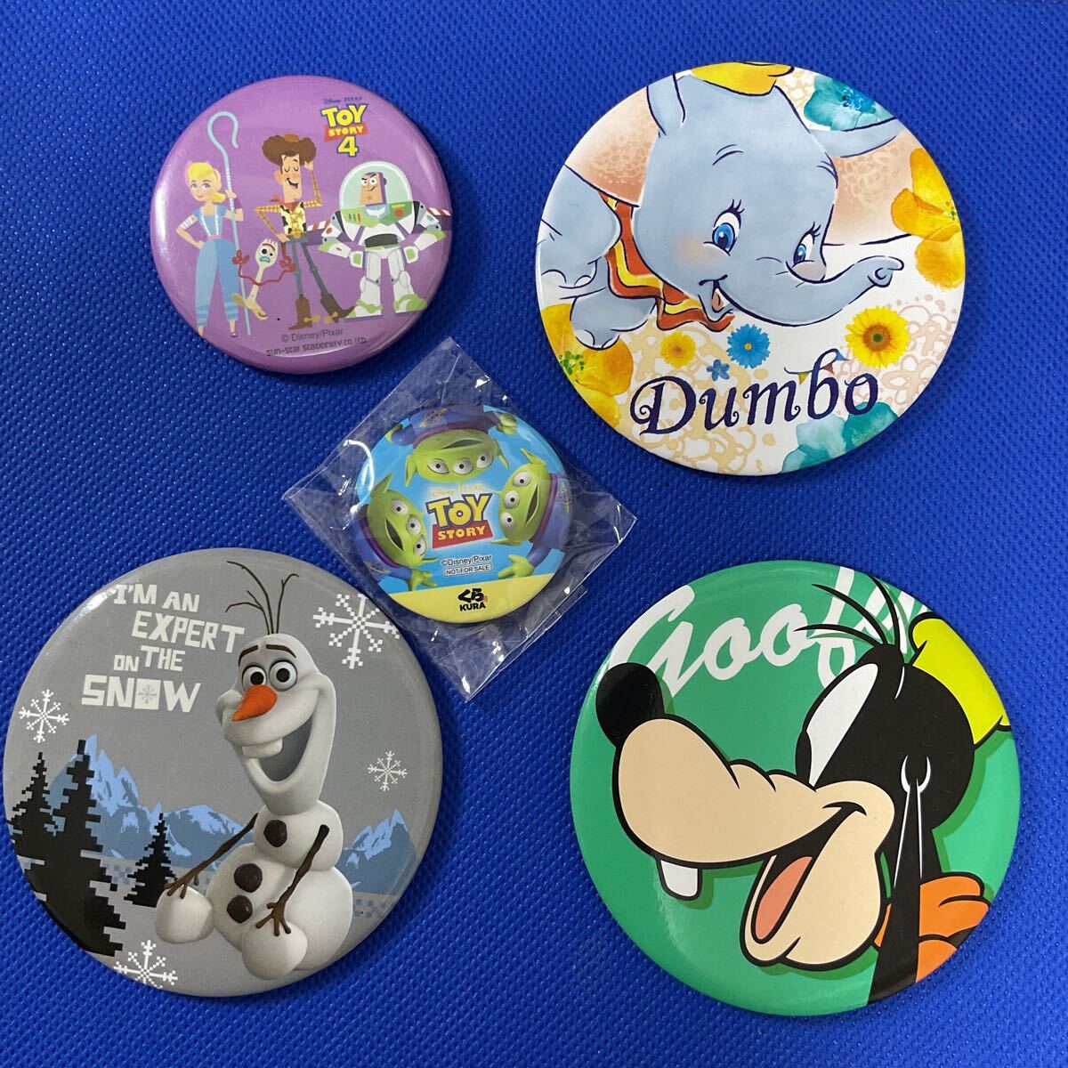 ディズニー 缶バッジ まとめ売り 5個 トイストーリー4 ダンボ オラフ グーフィー他 【在庫処分A0407003】拍卖