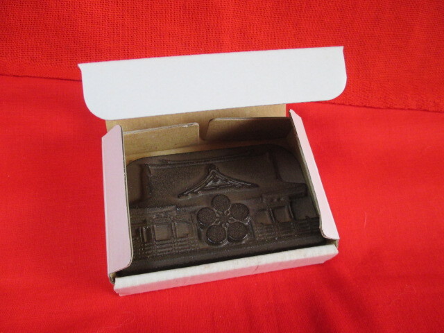 ★文鎮 鉄製 加納天満宮 本殿竣工記念 平成15年10月 梅鉢 新品箱入り 学問の神様 平成レトロ 家紋拍卖