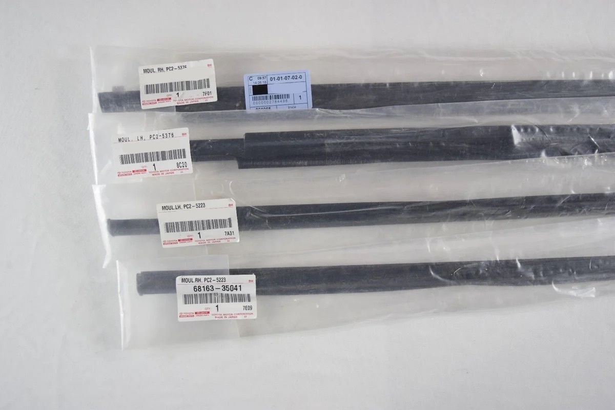 ●新品 トヨタ GSJ15 FJ クルーザー 純正 フロントドア ベルトモール ガラス ウェザーストリップ 水切りモール 左 front door belt molding拍卖