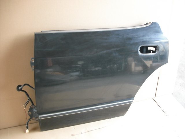 『B258』MS106,4M-EU,クラウン,ロイヤルサルーン,202,左リアドア パネル,no227 個人宅発送不可です。拍卖