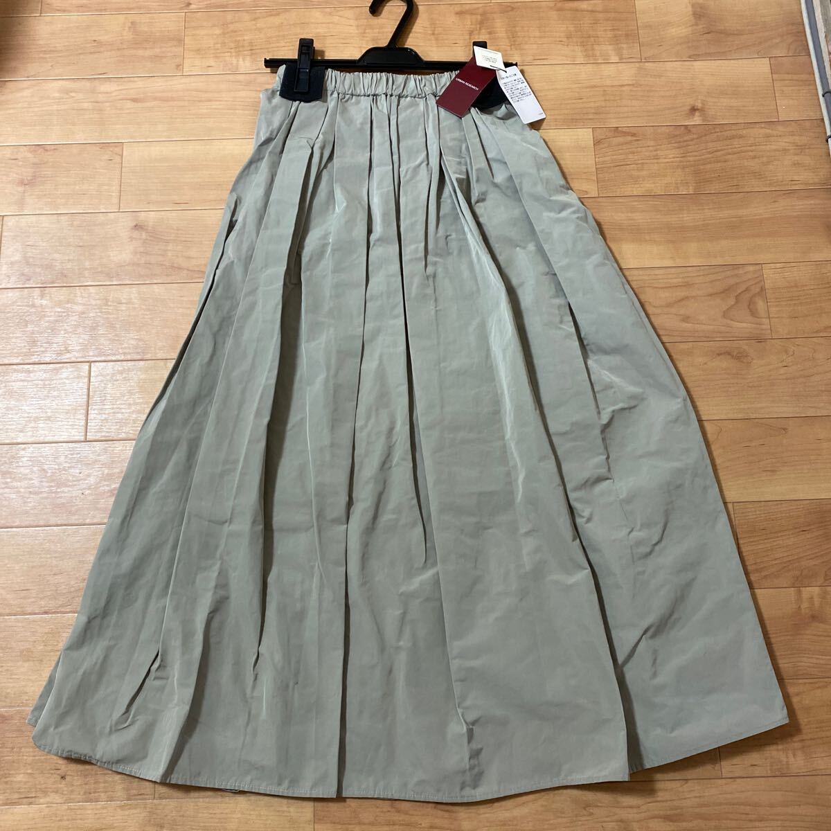 URBAN RESEARCH,アーバンリサーチ メモリータフタボリュームスカート 38 グリーン系 タグ付き拍卖