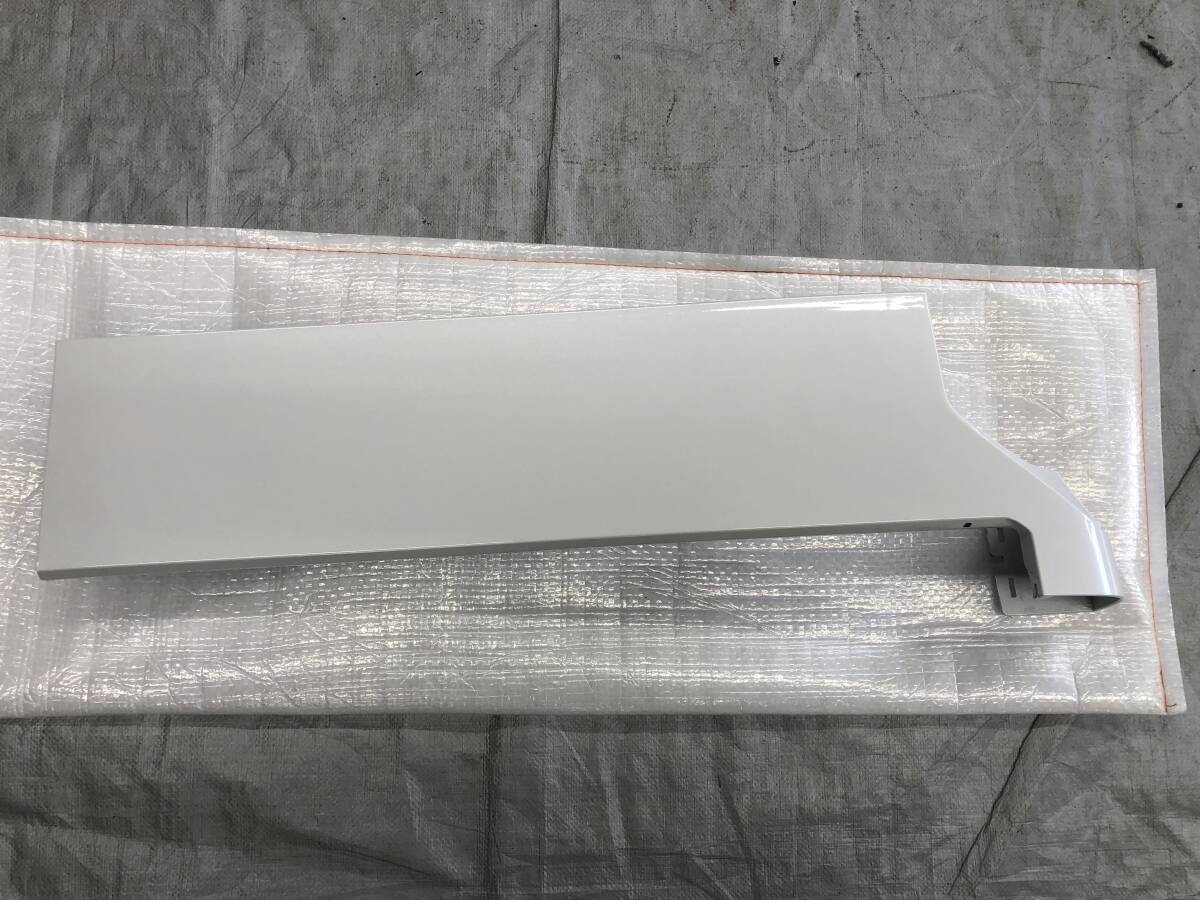 □□2504-H1 ホンダ N-BOX JF5 JF6 純正 左 スライドレールカバー 72585-32R-000 72585-32R-000ZJ (NH883P プラチナホワイトパール)拍卖