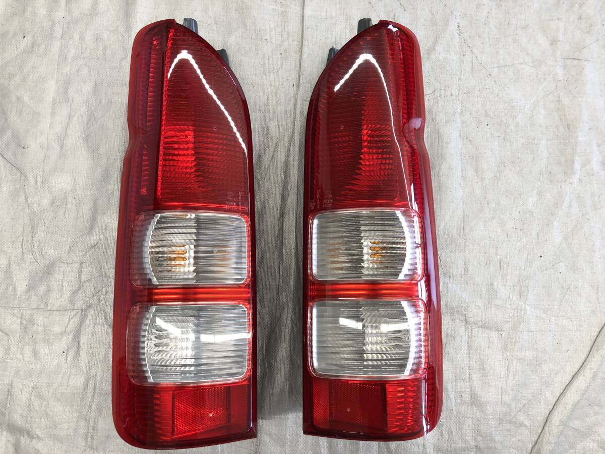 □□2504-170 トヨタ 200系 200 ハイエース 1型 2型 3型 前期 純正 テールランプ テールライト KOITO 26-120 左右セット 1台分拍卖