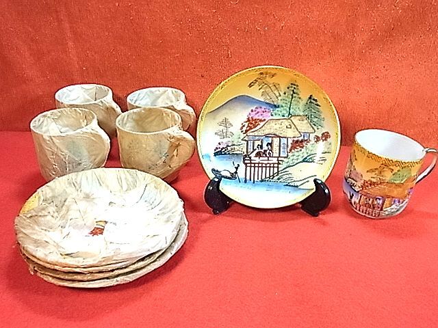昭和レトロ 輸出用未使用品 デミタスカップ カップ・ソーサーセット5客 底に芸者の透かしあり(土産、雑貨)拍卖