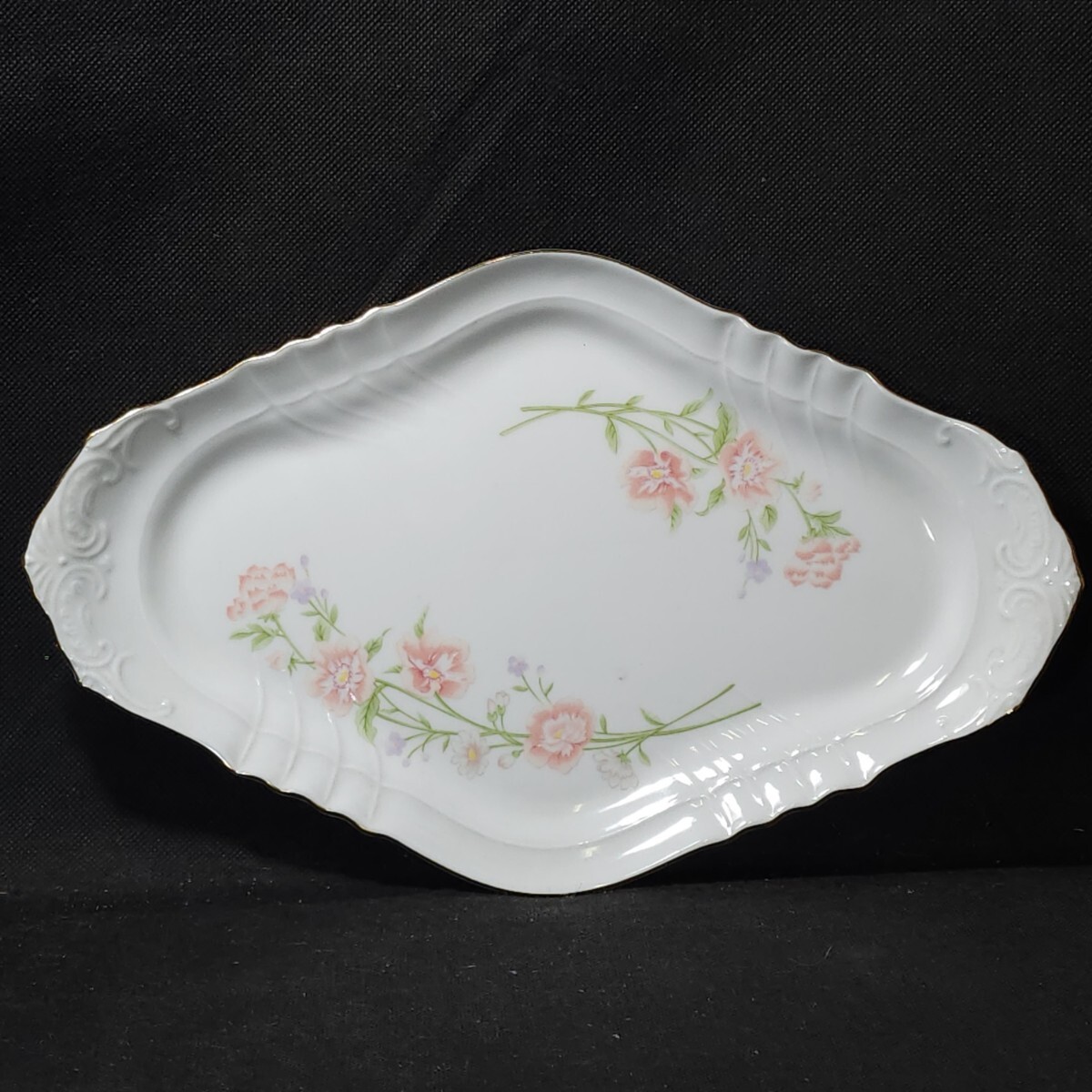 パルフェ ケーキ皿 未使用 /大皿/盛皿/変形皿/洋食器/陶磁器/拍卖