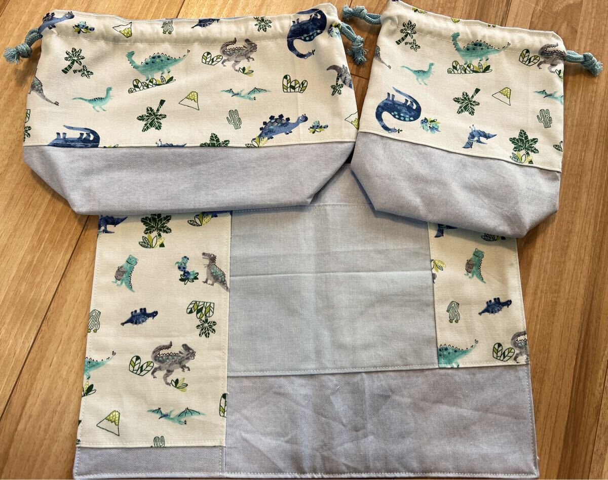 ●ハンドメイド●恐竜柄 お弁当袋*コップ袋*ランチョンマット 水色拍卖