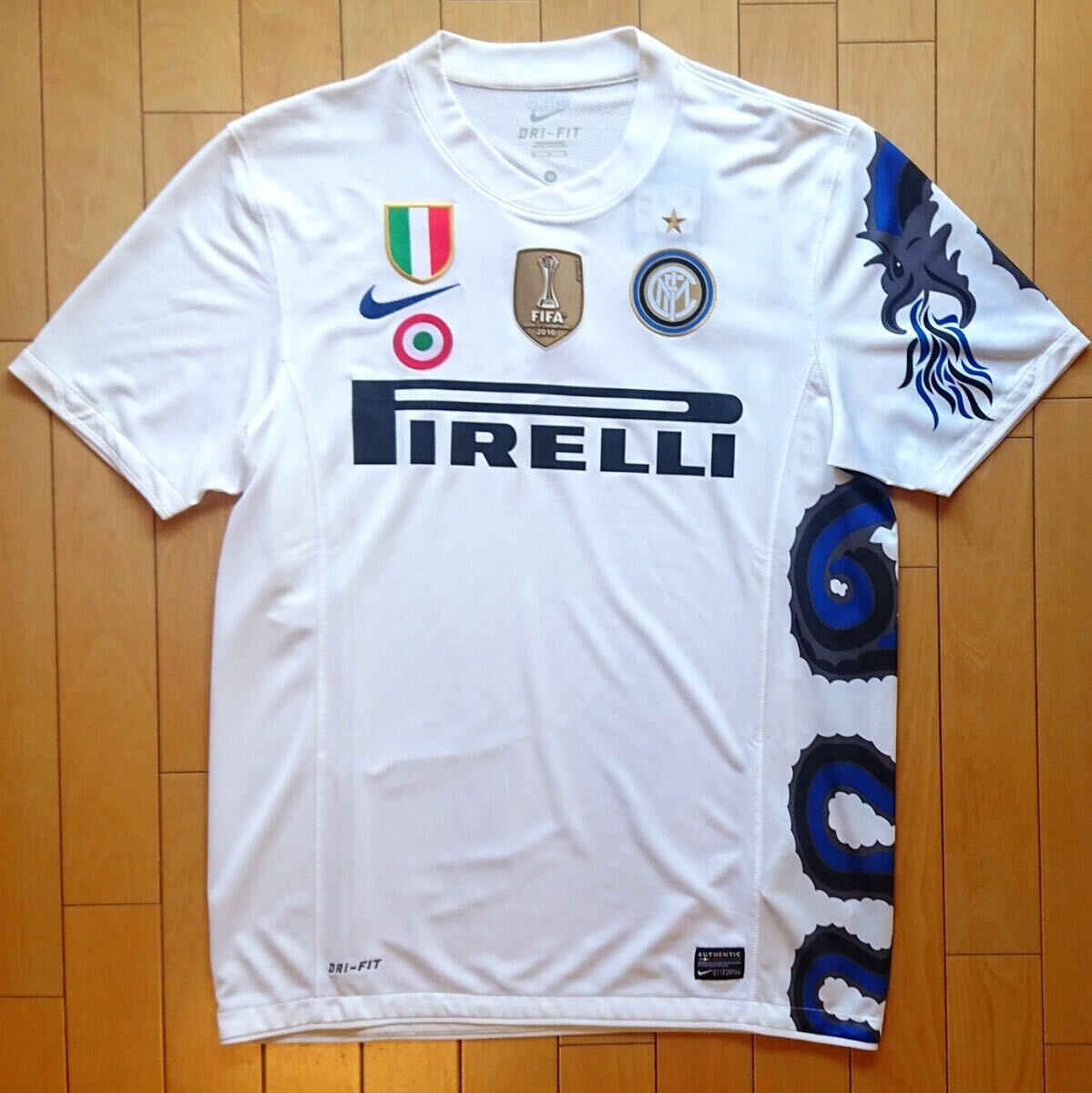 【新品、タグ付き】NIKE ナイキ セリエA インテル・ミラノ 2010-11 アウェイ ユニフォーム Mサイズ ※09-10シーズン3冠パッチ付き 長友着用拍卖