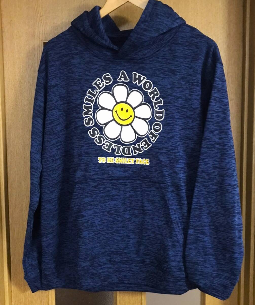 新品 タグ付き フラワースマイリー パーカー メンズLサイズ 青色~ネイビー スマイリー フラワー拍卖