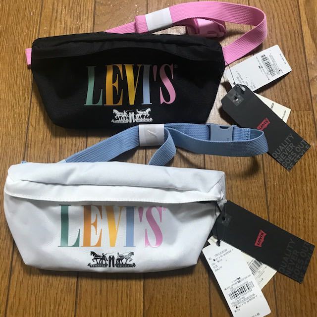 新品 タグ付き ジーンズでおなじみ リーバイス ウエストポーチ 黒 白 ポシェット 2点セット拍卖