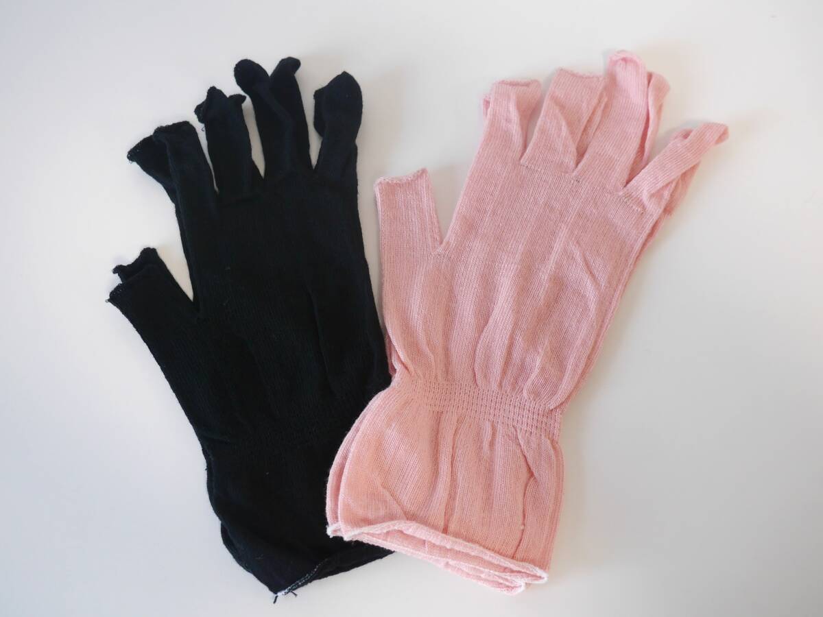 98 未使用品 訳あり 3本指先オープン手袋2組 薄手ハンドウォーマー おやすみ用 ナイト用 ピンク ブラック レーヨンシルク 日本製拍卖