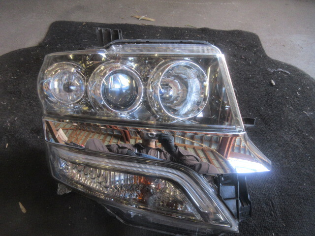 ★④R7G9343 JE1 N-BOXカスタム 純正右ヘッドライト コイト100-62038 修理やストック等に拍卖