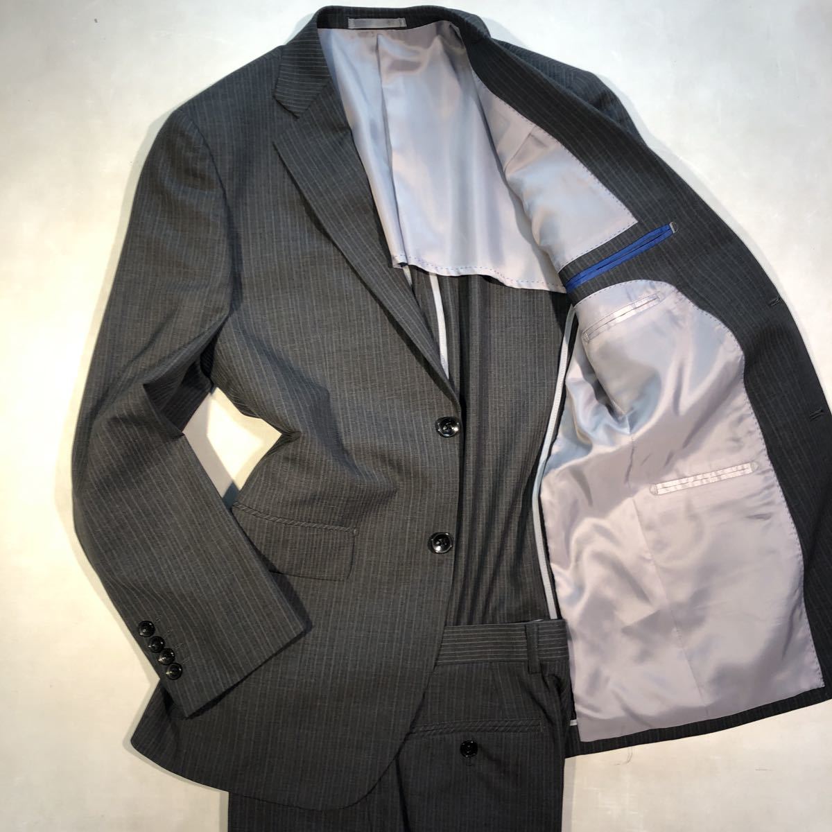 新品【サイズY5 M★超軽量ソフトスーツ】2Bシングルスーツ グレー系 セットアップ 背抜き センターベンツ ノータック背広 スペア付きスーツ拍卖
