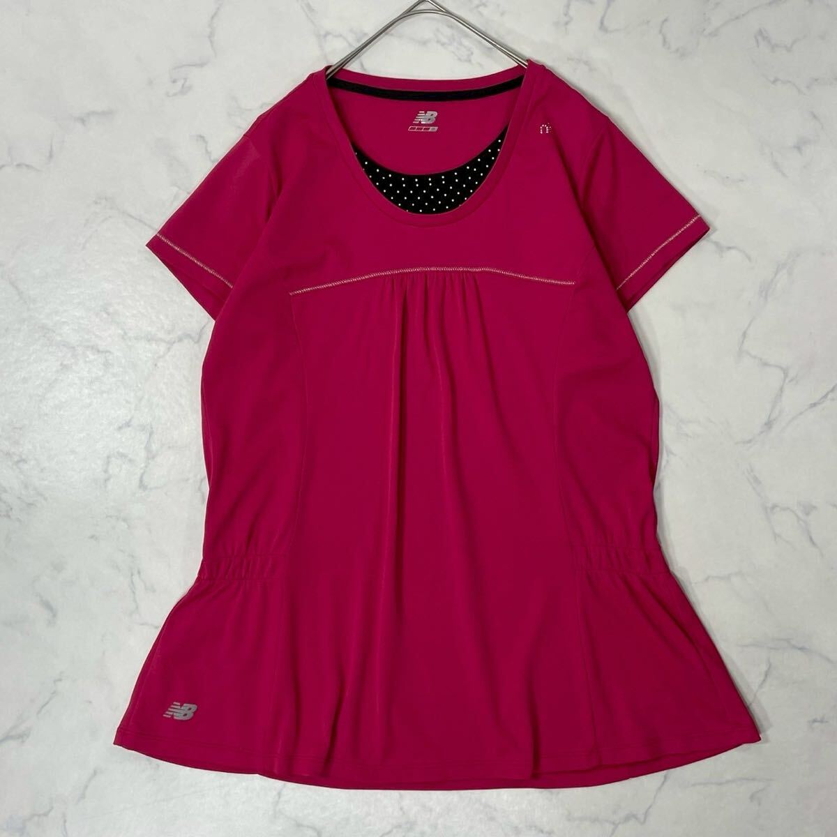 New Balance ニューバランス 切替 ロゴ ビジュー 水玉 ギャザー ステッチ ドライ クルーネック 半袖 Tシャツ ピンク ブラック ホワイト O拍卖