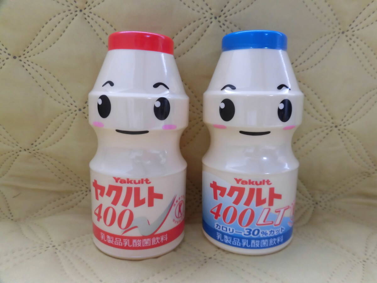 ●ヤクルト 400LT 貯金箱 赤青2個セット●ノベルティ/Yakult/キャラクター フィギュア型コインバンク/可愛い置物/インテリアとしても♪拍卖