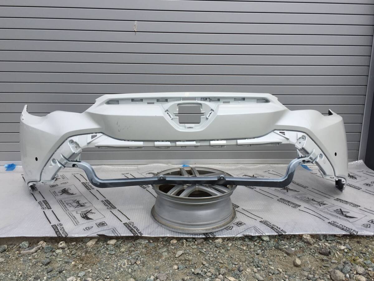 トヨタ ZSG10 ZVG11 ZVG15 ZVG13 ZVG16 MXGA10 カローラ クロス 純正 フロントバンパー ホワイトパール 52119-16580拍卖