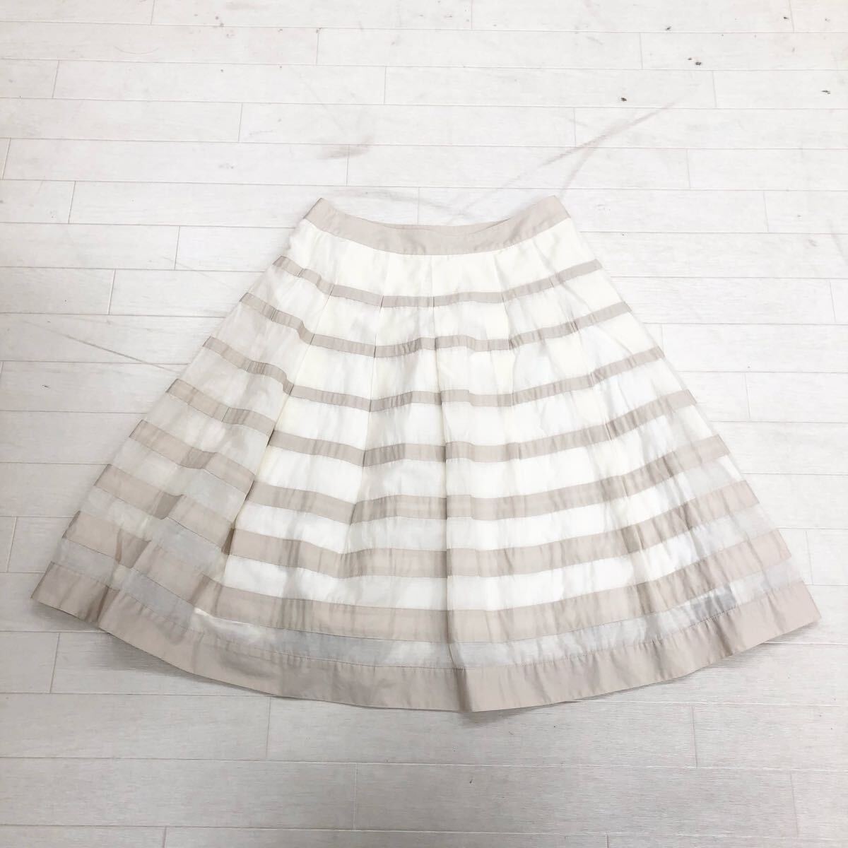1737〓 AMACA アマカ フレアスカート レディース サイズ36 オフホワイト ベース ボーダー柄 ミドルスカート 膝丈拍卖
