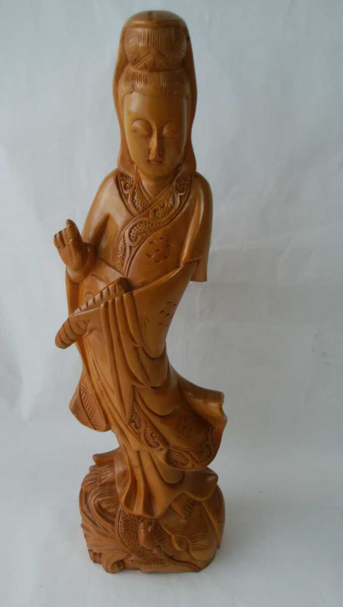 大値下げ!木彫り 聖観音菩薩立像 一刀彫り 穏やかな良いお顔だちです 仏像 厄難 観音 置物 硝子戸棚で鑑賞 高さ36cm拍卖