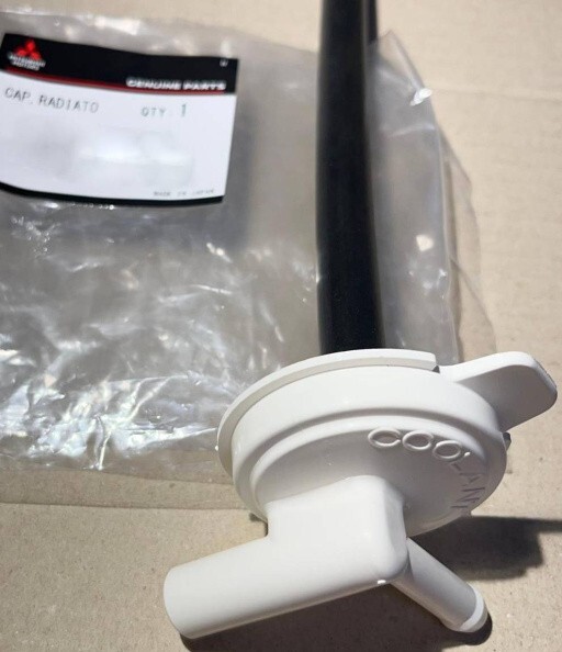 新品 純正品 MITSUBISHI 三菱 クーラントリザーブタンクキャップ パジェロミニ H68A拍卖