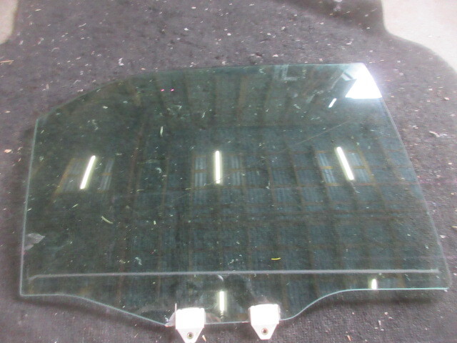 ★④R7G9242 KA9 レジェンド 純正右リアドアガラス 修理やストック等に拍卖