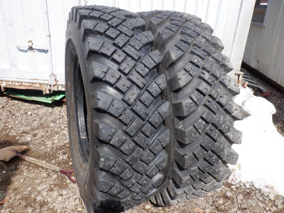 2本 グレーダー用 スパイクタイヤ 国産メーカー ヨコハマタイヤ Y-581H 14.00-24 20PR 北海道 1400-24 除雪車 スノータイヤ 19年式拍卖