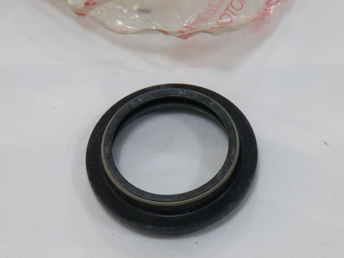 送料無料! 未使用品 34910052A DUCATIドゥカティ 400 600 750 900 SS 純正 FRONT FORK DUST COVER 1個入り RHA0061拍卖