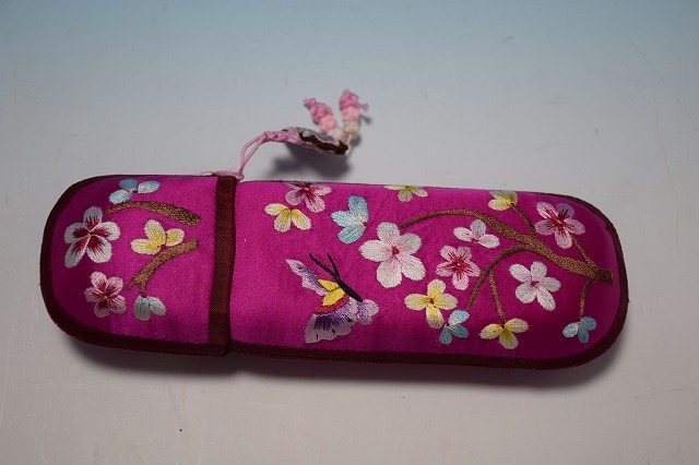 ◆韓国雑貨◆刺繍入り筒形メガネケース◆ワインレッド◆送料無料◆拍卖