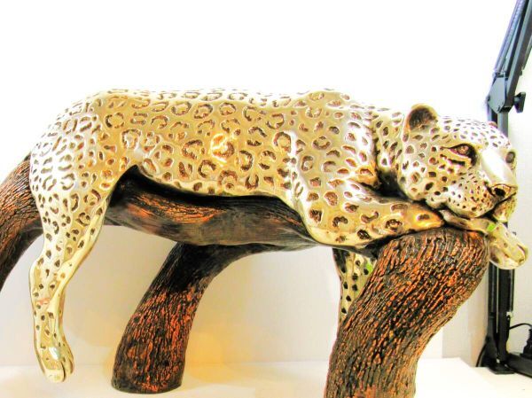 置物 インテリア 豹 パンサー 木の上の豹 木の上で寝る豹 銀 銅 約25kg ヒョウ チーター アニマル ライオン 拍卖