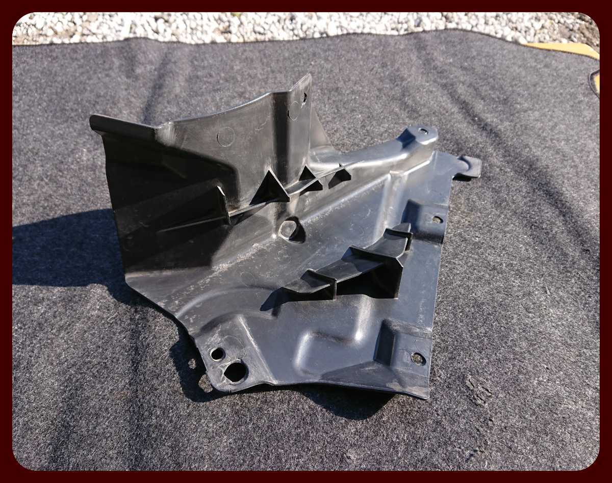 BMW E90 320i 2007年 フェンダーライナー インナー フェンダー 右 51717159190 5171 7159190 A-1246拍卖
