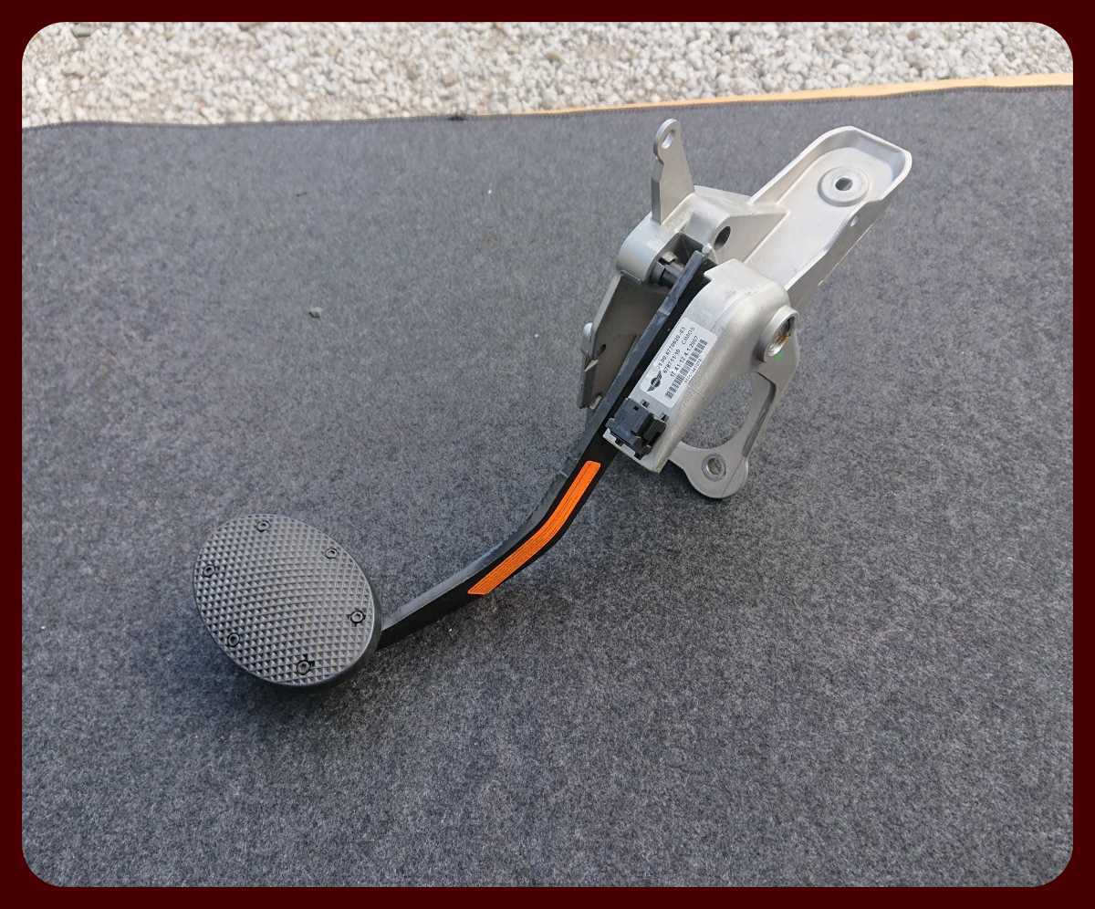 BMW MINI R56 ミニ クーパー フット ブレーキ ペダル 35006770620 -03 3500 6770620 A-1408拍卖