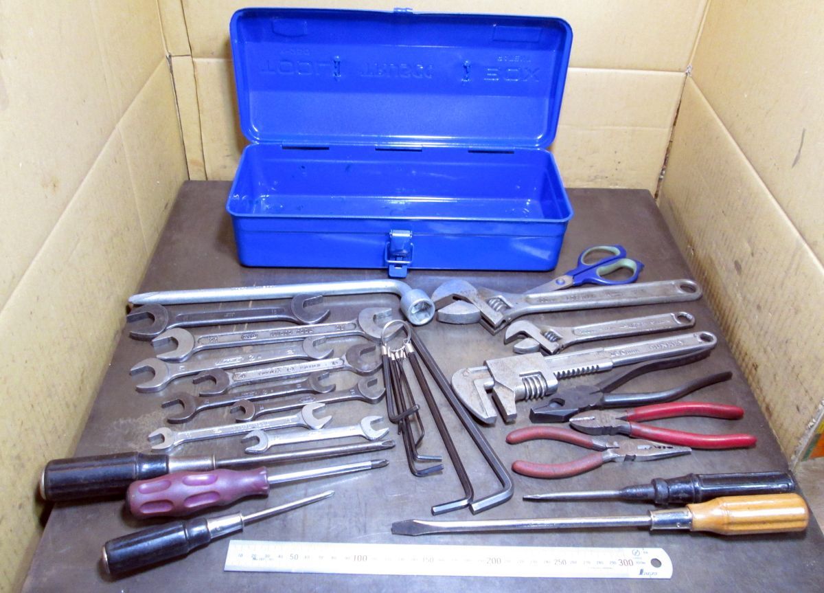 K939 モンキーレンチ、パイプレンチ、スパナ、ドライバー等 工具色々 工具箱付き 中古拍卖