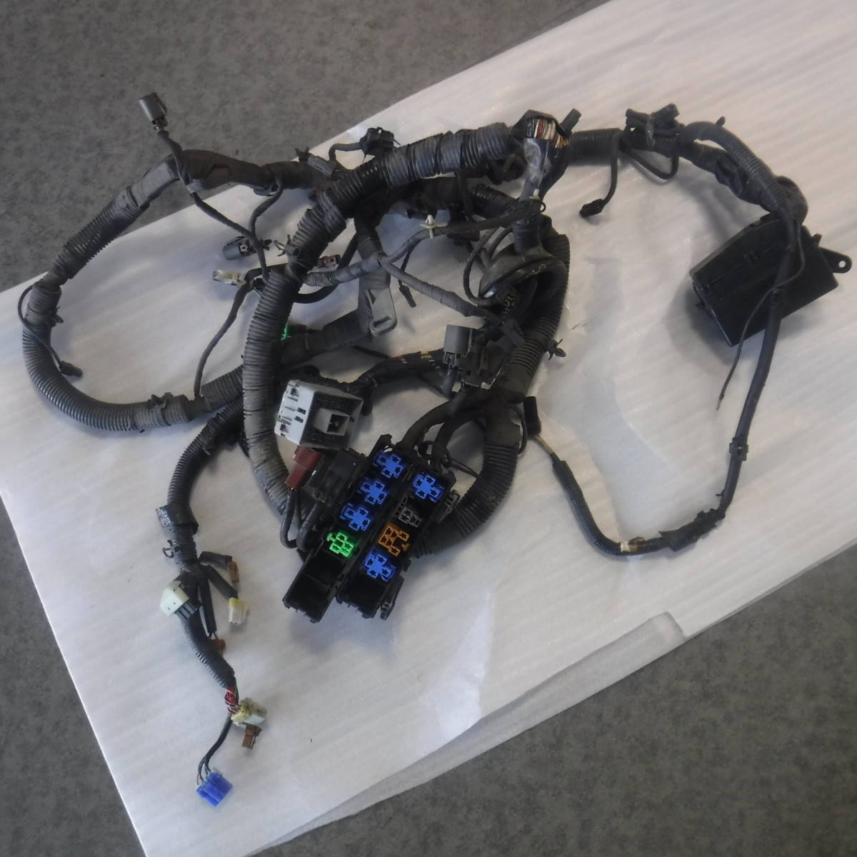 アベニールPNW10エンジンルーム配線ケーブル リレー ヒューズボックスSR20ヘッドライト コネクター取り車あります!!拍卖