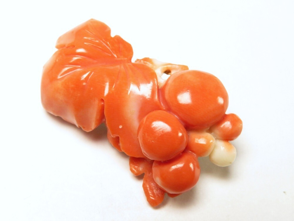【10039】和装小物 大正・昭和 ブローチ 珊瑚 果実彫(初品・買取品)拍卖