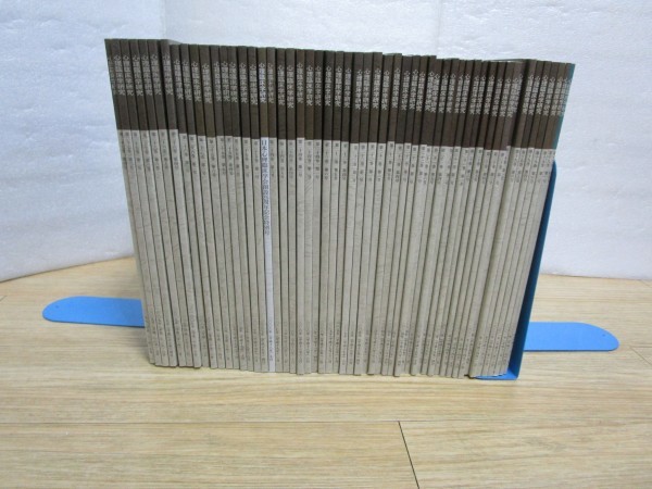 心理臨床学研究 54冊揃い/2001年19-1号より2009年27-4号+特別号2001年2006年2冊/(年間6冊刊)拍卖